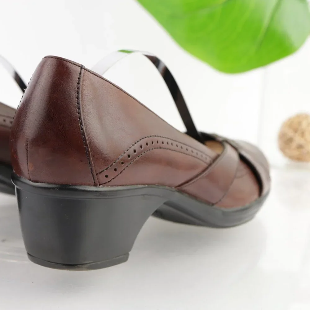 Clarks Womens Pump Size 8.5 M Brown Leather Low Block Heel Comfy Work Dress Shoe
